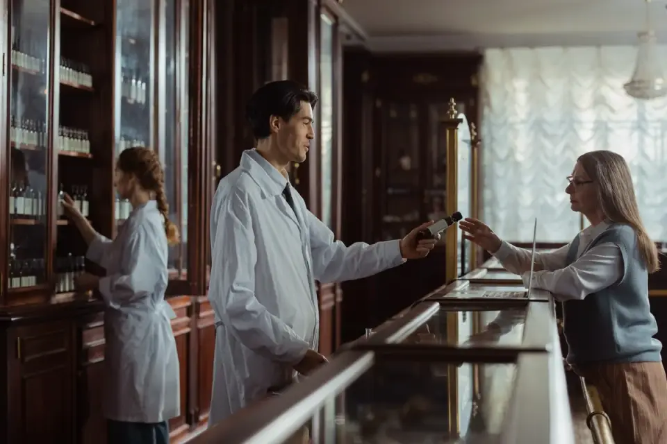 A veterinarian showing a client a supplement label during an exam room consult
